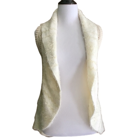 Max Studio Other - Max Studio Knit Vest With Trim, Girls L (10-12)